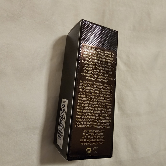 Tom Ford Traceless Foundation Stick in Shell Beige - Picture 6 of 6